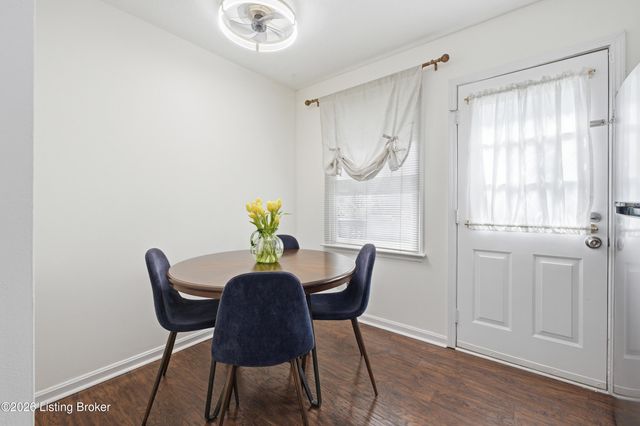 10767 Colonial Woods Ct, Louisville, KY 40223