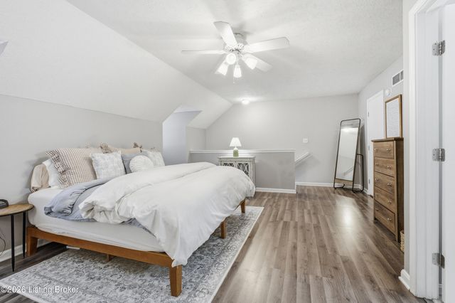 10767 Colonial Woods Ct, Louisville, KY 40223