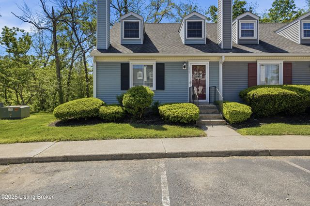 10767 Colonial Woods Ct, Louisville, KY 40223