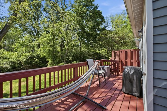 10767 Colonial Woods Ct, Louisville, KY 40223