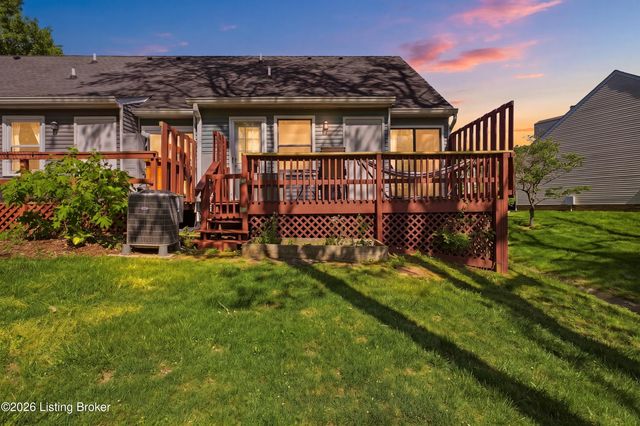 10767 Colonial Woods Ct, Louisville, KY 40223