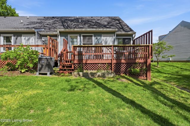 10767 Colonial Woods Ct, Louisville, KY 40223