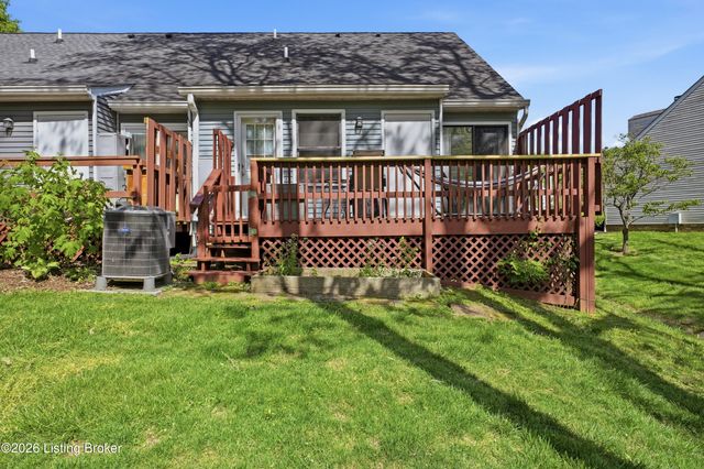 10767 Colonial Woods Ct, Louisville, KY 40223