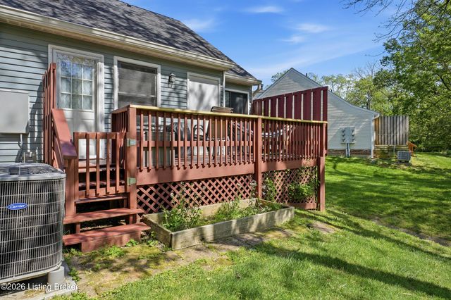 10767 Colonial Woods Ct, Louisville, KY 40223