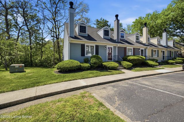 10767 Colonial Woods Ct, Louisville, KY 40223