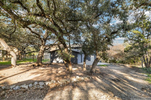 1122 Oakridge, Canyon Lake, TX 78133