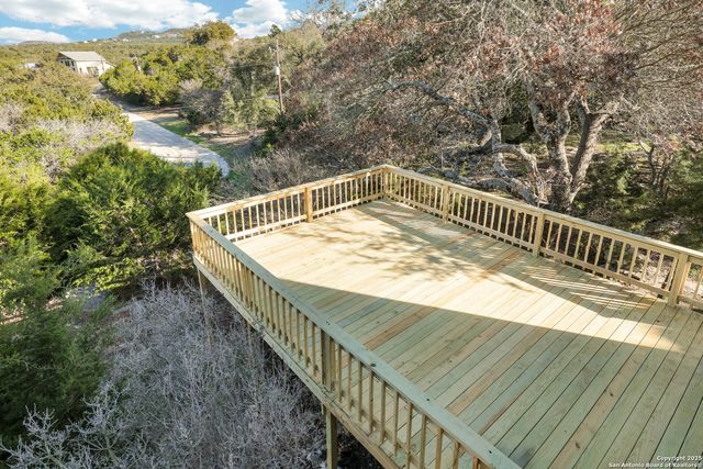 1122 Oakridge, Canyon Lake, TX 78133