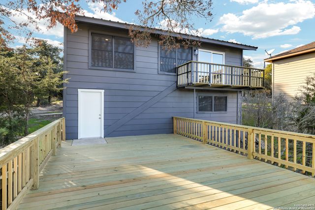 1122 Oakridge, Canyon Lake, TX 78133
