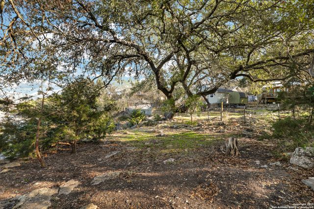 1122 Oakridge, Canyon Lake, TX 78133