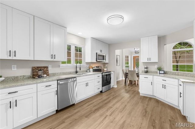 11269 Oak Hill Manor Drive, Bridgeton, MO 63044