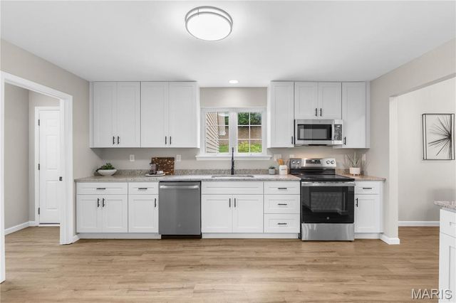 11269 Oak Hill Manor Drive, Bridgeton, MO 63044