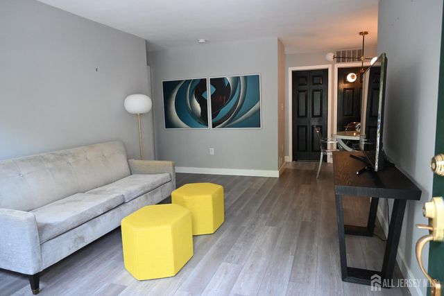13 Jay Court, Plainsboro, NJ 08536