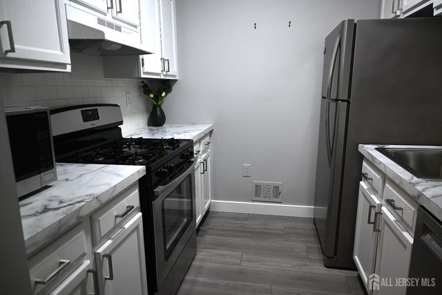 13 Jay Court, Plainsboro, NJ 08536