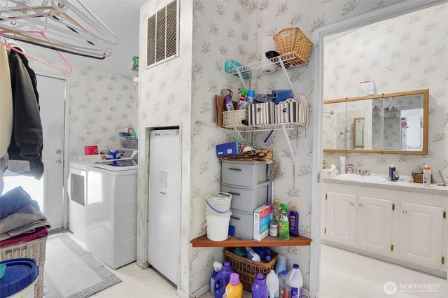 9041 Road 4.8 NE, Moses Lake, WA 98837