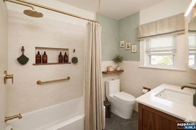 144 Degraw Avenue, Teaneck, NJ 07666