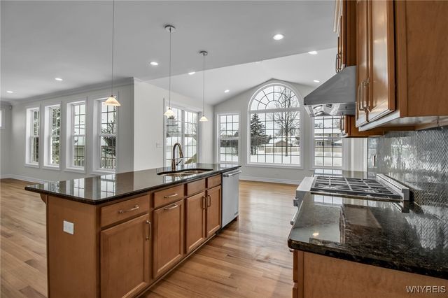 3320 East River Road, Grand Island, NY 14072