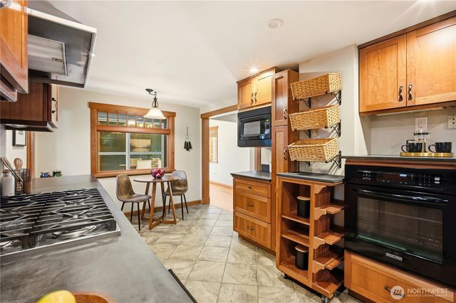 19202 12th Avenue NE, Shoreline, WA 98155