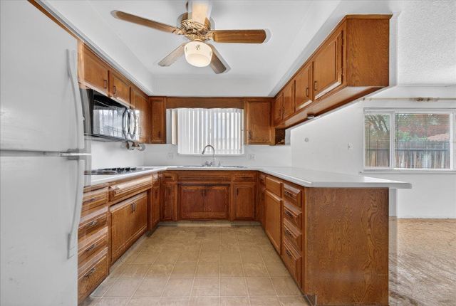 500 Friant Court, Bakersfield, CA 93309