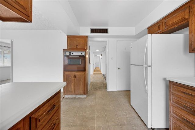 500 Friant Court, Bakersfield, CA 93309