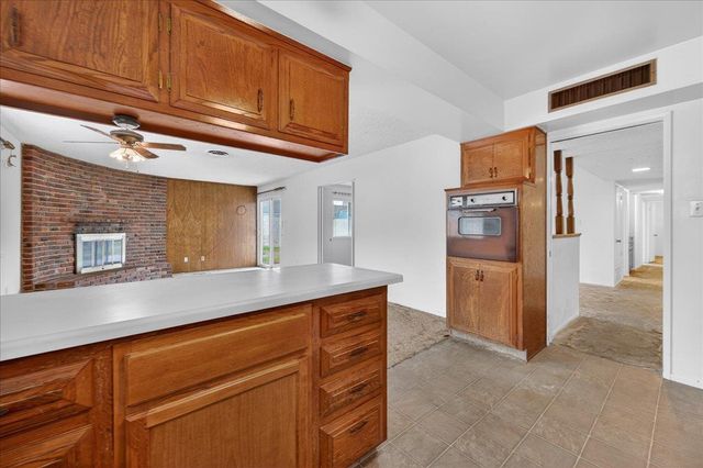 500 Friant Court, Bakersfield, CA 93309