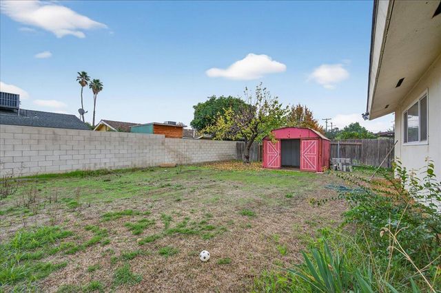 500 Friant Court, Bakersfield, CA 93309