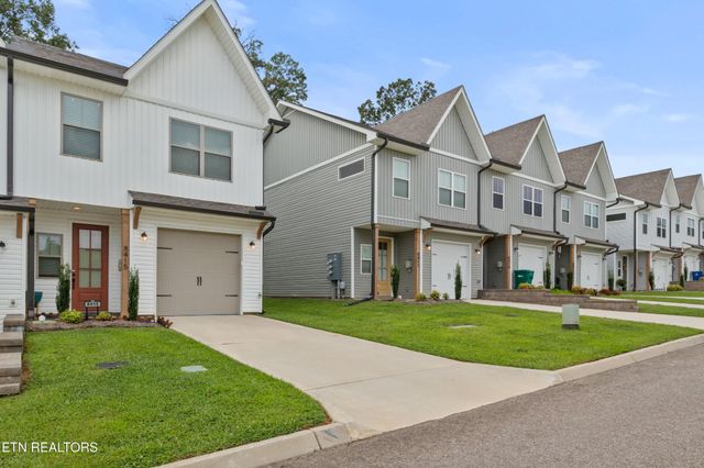 8415 Whisper Lane, Powell, TN 37849