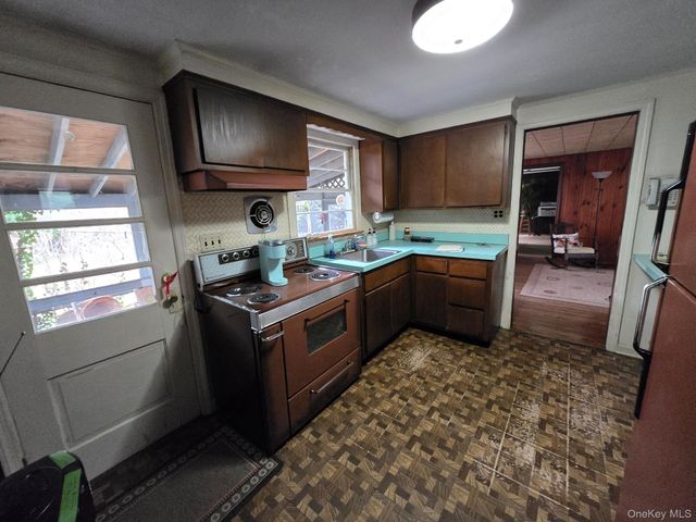 858 Fort Salonga Road, Northport, NY 11768