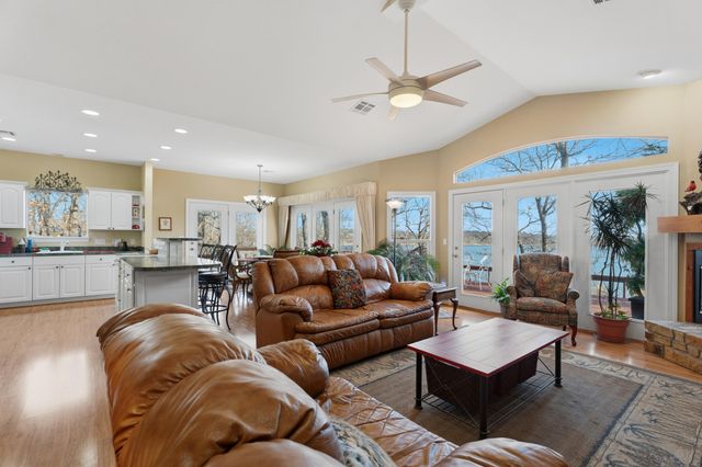 32180 S 627 Road, Grove, OK 74344