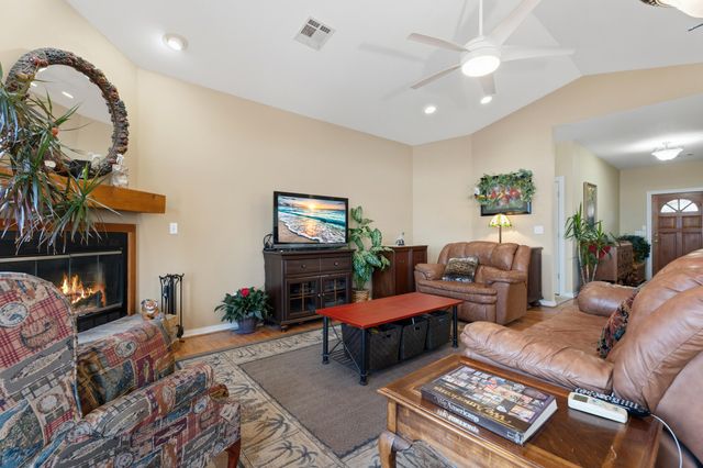 32180 S 627 Road, Grove, OK 74344