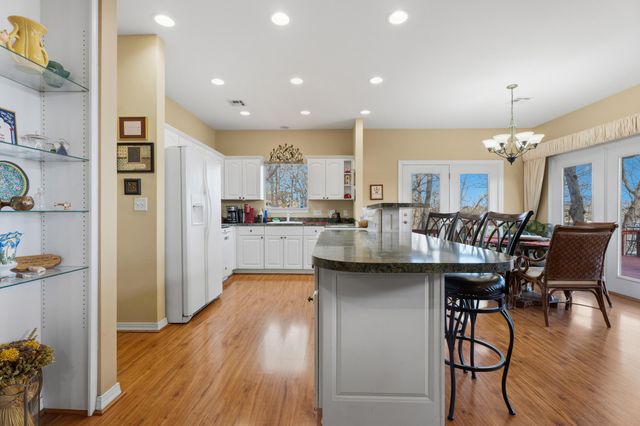 32180 S 627 Road, Grove, OK 74344