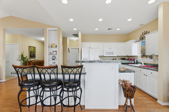 32180 S 627 Road, Grove, OK 74344