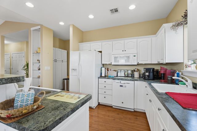 32180 S 627 Road, Grove, OK 74344