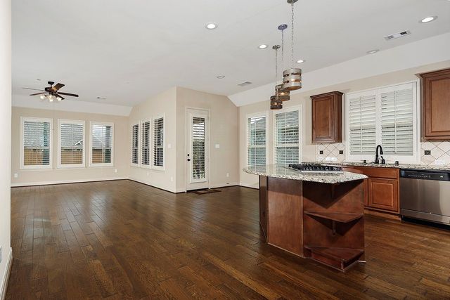 18 Chase Mills Place, Tomball, TX 77375