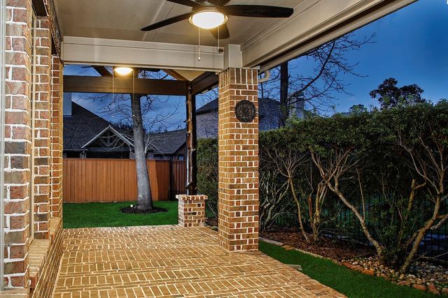 18 Chase Mills Place, Tomball, TX 77375