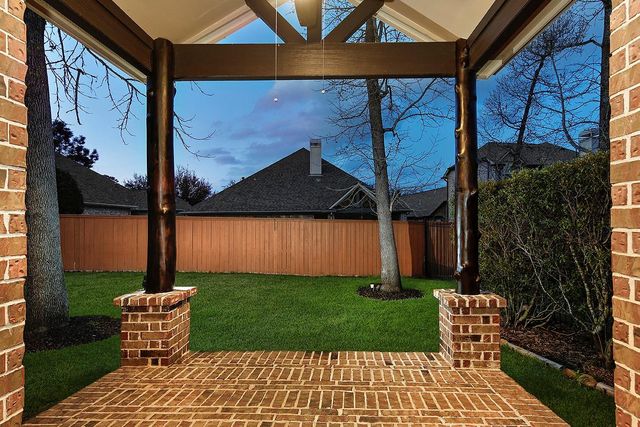 18 Chase Mills Place, Tomball, TX 77375