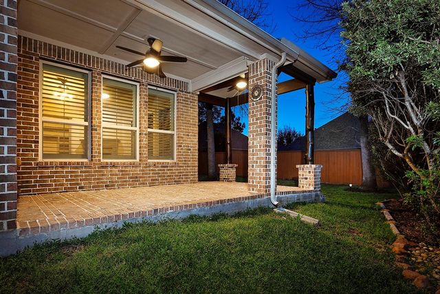 18 Chase Mills Place, Tomball, TX 77375