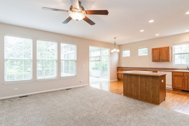 1520 Mansfield Drive, Aurora, IL 60502