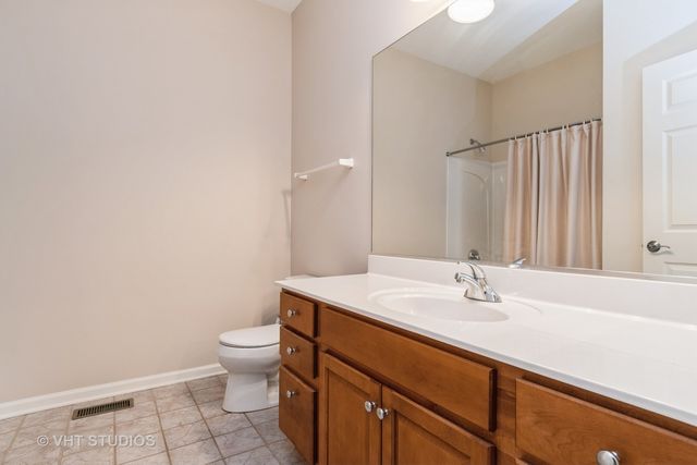 1520 Mansfield Drive, Aurora, IL 60502