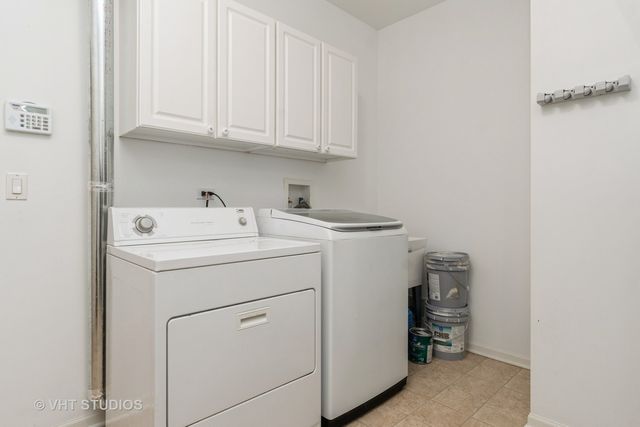 1520 Mansfield Drive, Aurora, IL 60502