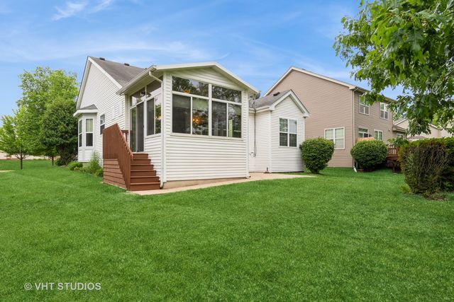 1520 Mansfield Drive, Aurora, IL 60502