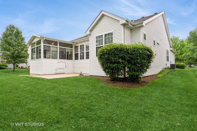 1520 Mansfield Drive, Aurora, IL 60502