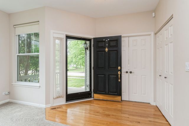 1520 Mansfield Drive, Aurora, IL 60502