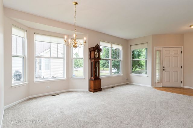 1520 Mansfield Drive, Aurora, IL 60502