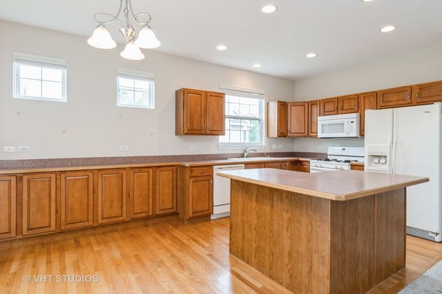 1520 Mansfield Drive, Aurora, IL 60502