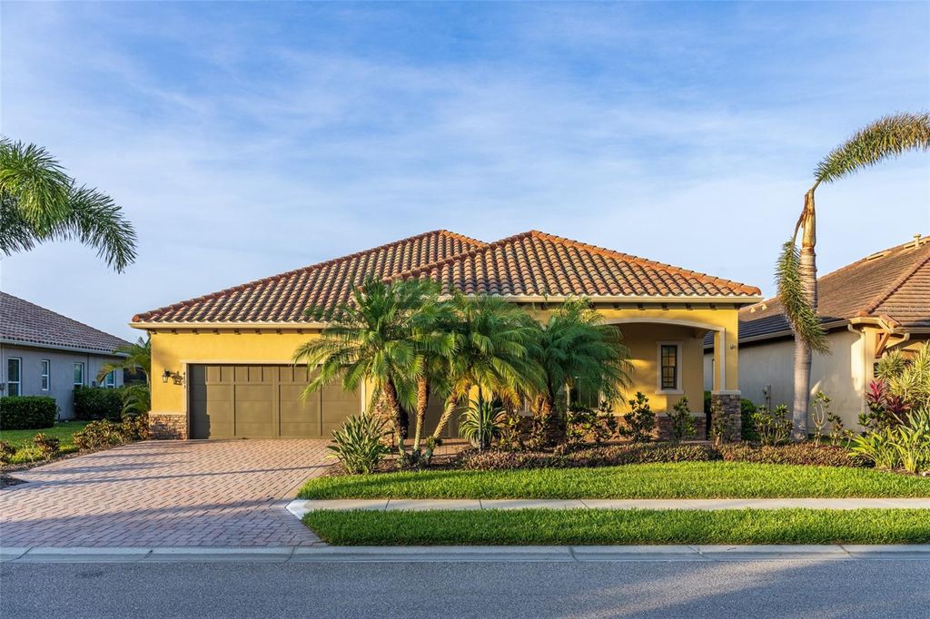 Image 2 of property listing at 4703 TOBERMORY WAY, Bradenton, FL 34211