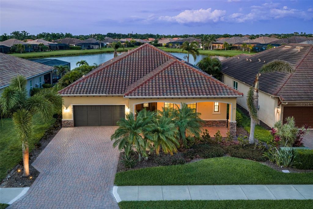 Image 4 of property listing at 4703 TOBERMORY WAY, Bradenton, FL 34211