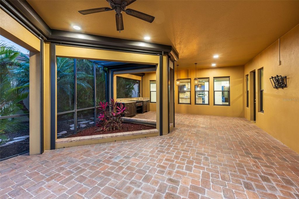 Image 36 of property listing at 4703 TOBERMORY WAY, Bradenton, FL 34211