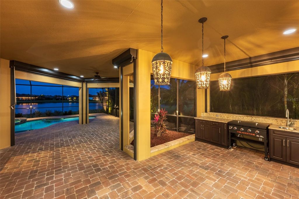 Image 37 of property listing at 4703 TOBERMORY WAY, Bradenton, FL 34211