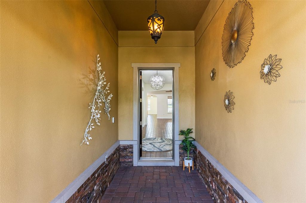 Image 7 of property listing at 4703 TOBERMORY WAY, Bradenton, FL 34211