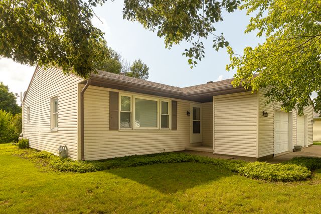 1521 Pebblewood Drive 1521, Sycamore, IL 60178